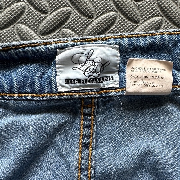 Long Elegant Legs Light Blue Denim Jeans - Picture 2 of 5